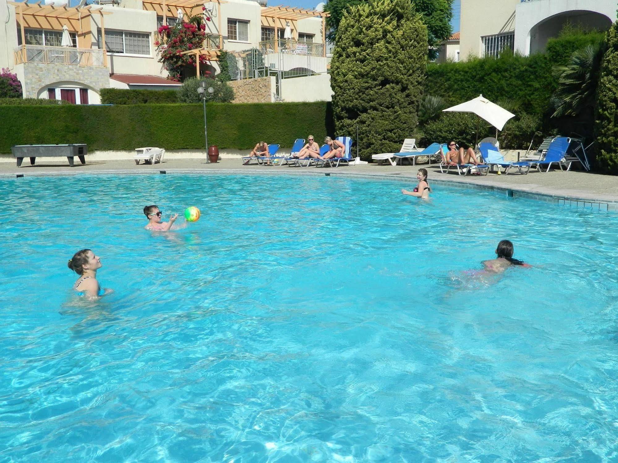 Santa Barbara Complex Lejlighed Limassol Eksteriør billede